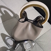 2017新款智先生雪梨同款手拎圆环水桶包 头层牛皮复古白色手提包