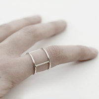 欧美外贸饰品厂家直销：简单高端铜铸造圆形女款戒指指环