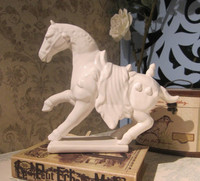 别墅样板房玄关动物摆件 欧式古典白釉陶瓷战马 白色装饰马