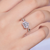 英皇至尊 群镶18K白金心形钻石戒指 异形群镶钻戒 GIA结婚钻戒