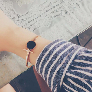 时尚韩国黑色个性圆形钛钢玫瑰金不掉色手镯女款简约百搭学生手环